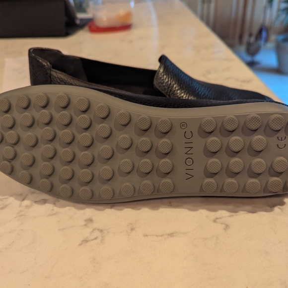 Black Elora Leather Driver Loafers from Vionic - Picture 3 of 4